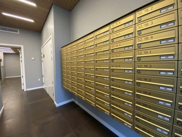Gyldne Renz Exclusive postkasser i ypperligt, bæredygtigt selskab